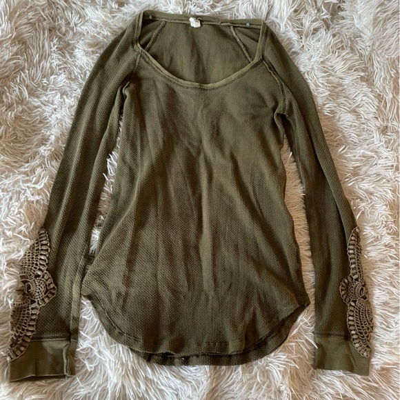 Free People Army Green Waffle/Thermal top with crochet details on sleeve - Picture 1 of 4